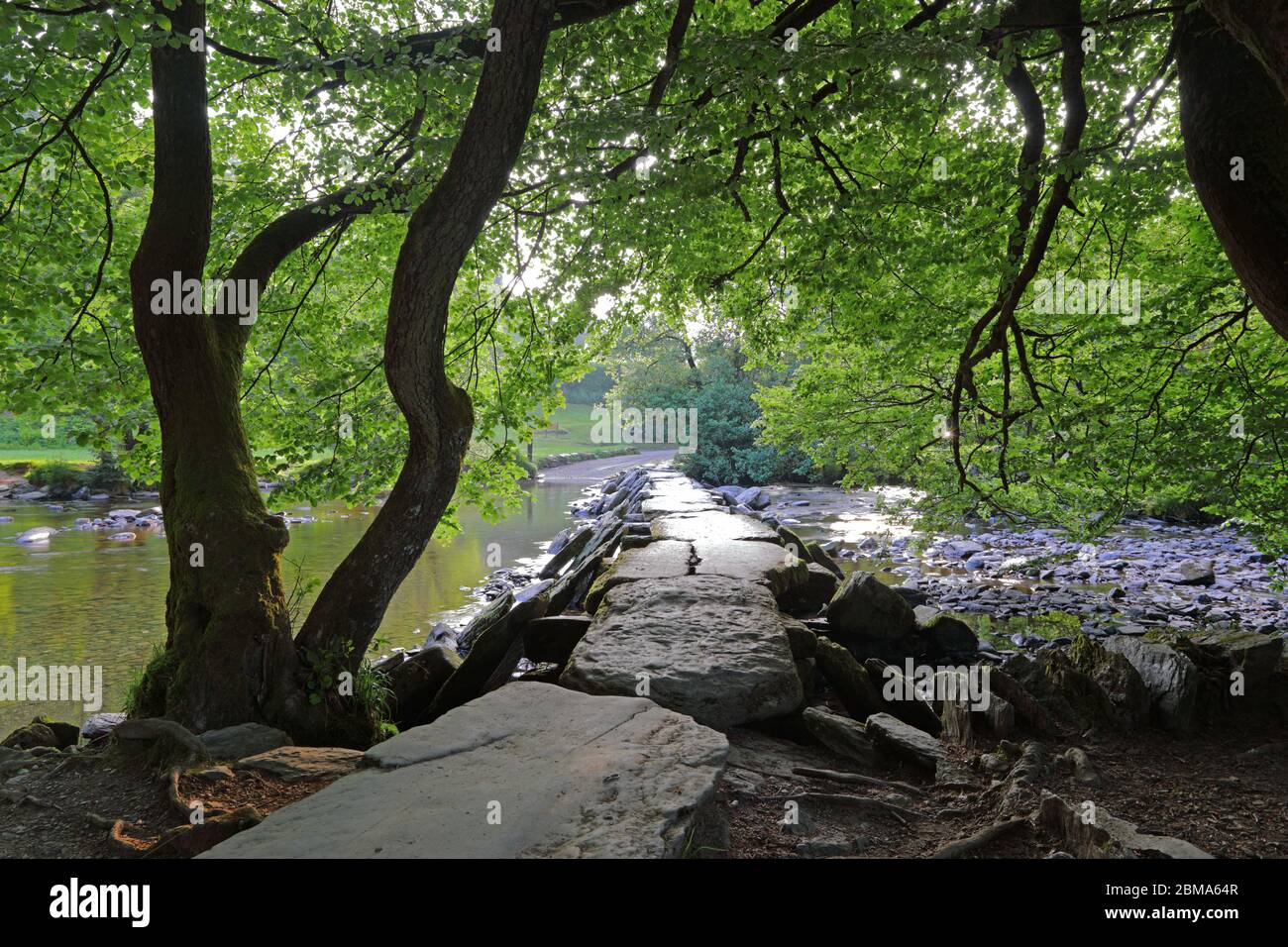 Tarr marches le pont médiéval de clapper dans le parc national d'Exmoor, Somerset, Angleterre Banque D'Images