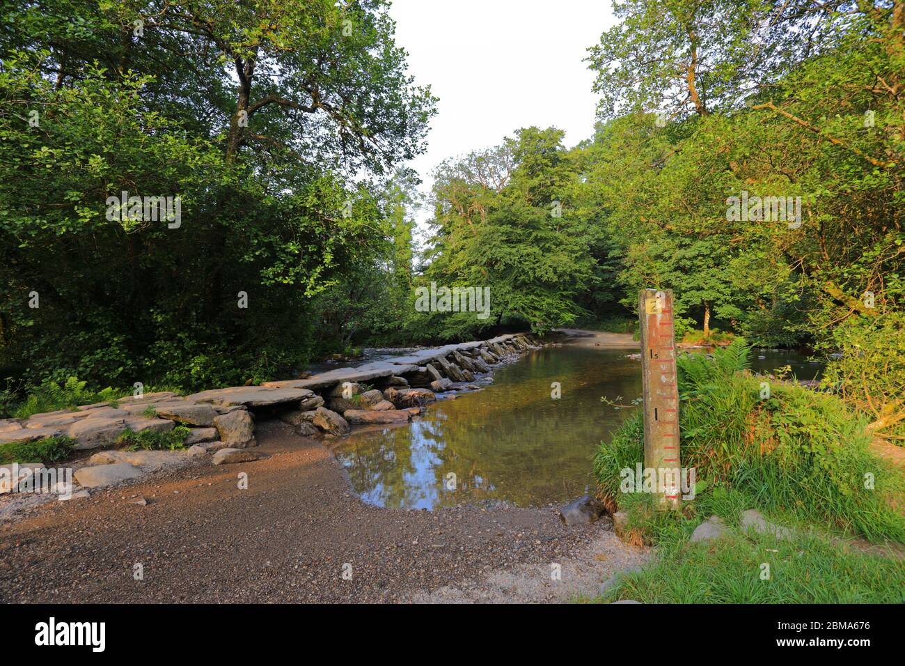 Tarr marches le pont médiéval de clapper dans le parc national d'Exmoor, Somerset, Angleterre Banque D'Images
