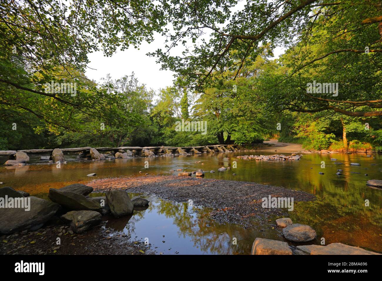 Tarr marches le pont médiéval de clapper dans le parc national d'Exmoor, Somerset, Angleterre Banque D'Images