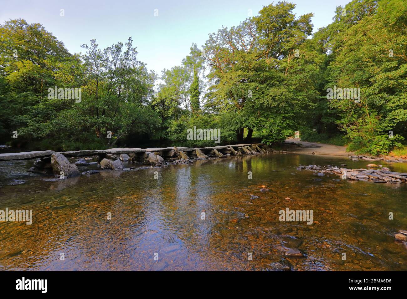 Tarr marches le pont médiéval de clapper dans le parc national d'Exmoor, Somerset, Angleterre Banque D'Images