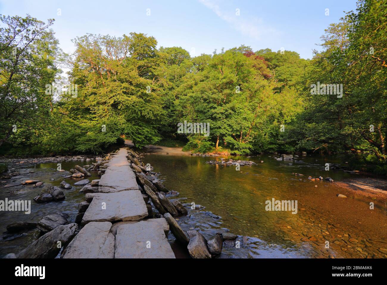 Tarr marches le pont médiéval de clapper dans le parc national d'Exmoor, Somerset, Angleterre Banque D'Images