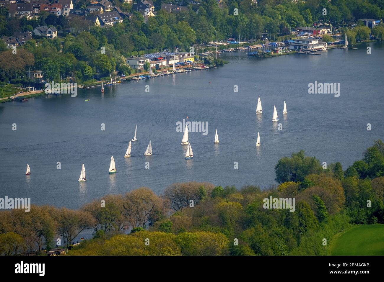 , voiliers sur le lac Baldeneysee, 06.05.2017, vue aérienne, Allemagne, Rhénanie-du-Nord-Westphalie, région de la Ruhr, Essen Banque D'Images