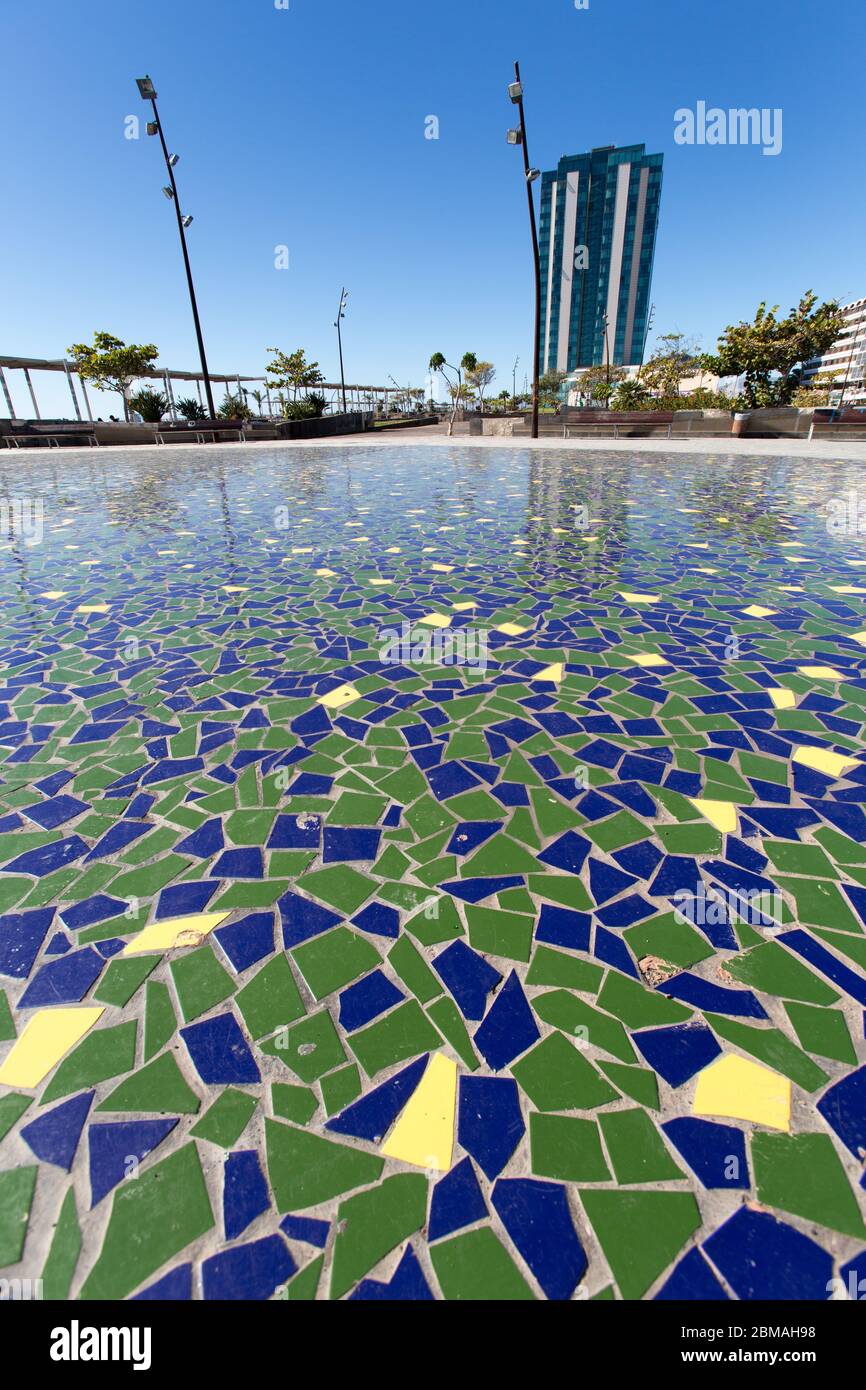 Île de Lanzarote, Espagne. Vue pittoresque sur un espace en mosaïque à motifs vitrés au parc des îles Canaries d'Arrecife (Parque Islas Canarias). Banque D'Images