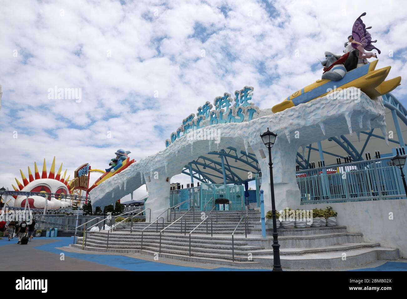 Hong Kong. 8 mai 2020. La photo prise le 8 mai 2020 montre une vue sur l'Ocean Park à Hong Kong, dans le sud de la Chine. Comme le parc prévoit de rouvrir au public, diverses mesures, y compris la réservation en ligne et le paiement électronique, seront prises pour prévenir la propagation du coronavirus, selon le parc. Crédit : Wu Xiaochu/Xinhua/Alay Live News Banque D'Images