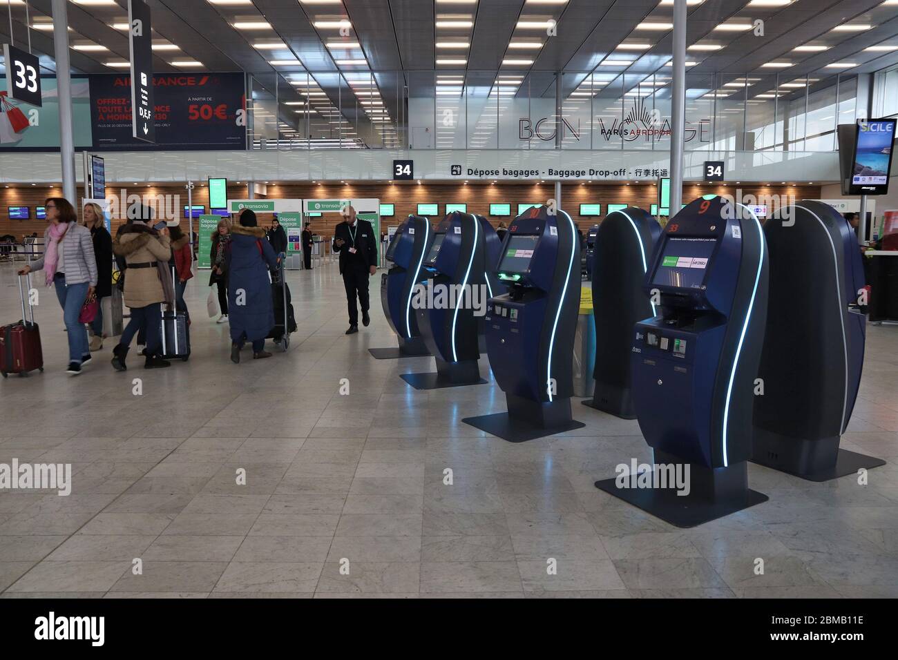 PARIS, FRANCE - 29 NOVEMBRE 2019 : visite de l'aéroport de Paris Orly en France. C'est le 2ème aéroport le plus occupé de France. Banque D'Images