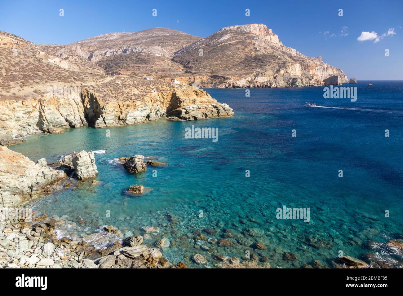 Vue sur le littoral et la mer près de Livadaki Beach, Folegandros, Cyclades, Grèce Banque D'Images