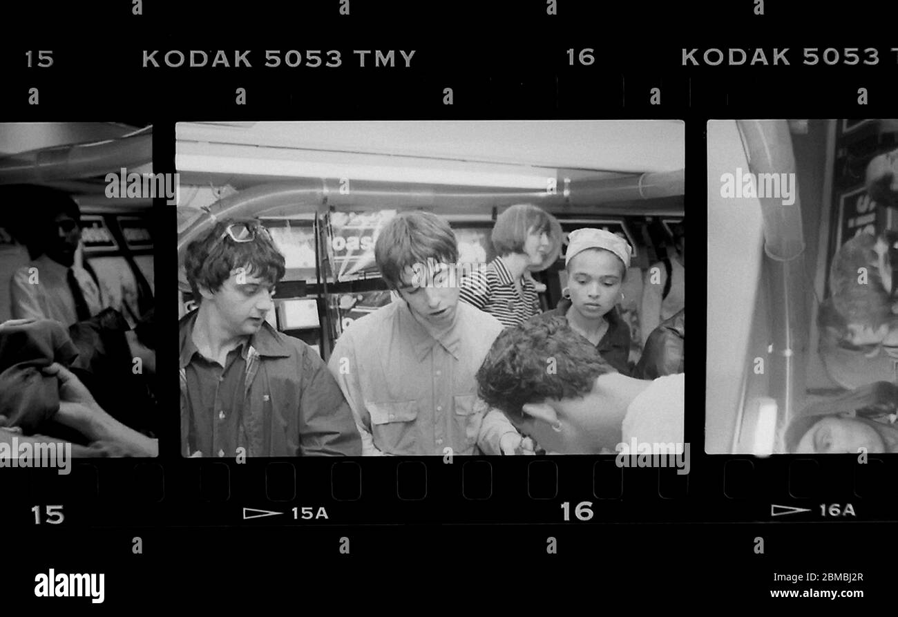 Signature du record oasis à la Virgin Megastore, Oxford Street, Londres avant la sortie de certainement peut-être. 29 août 1994 photographié par James Boardman. Banque D'Images