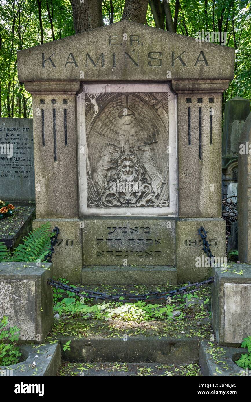 Pierre tombale au cimetière juif de Varsovie, Pologne Banque D'Images
