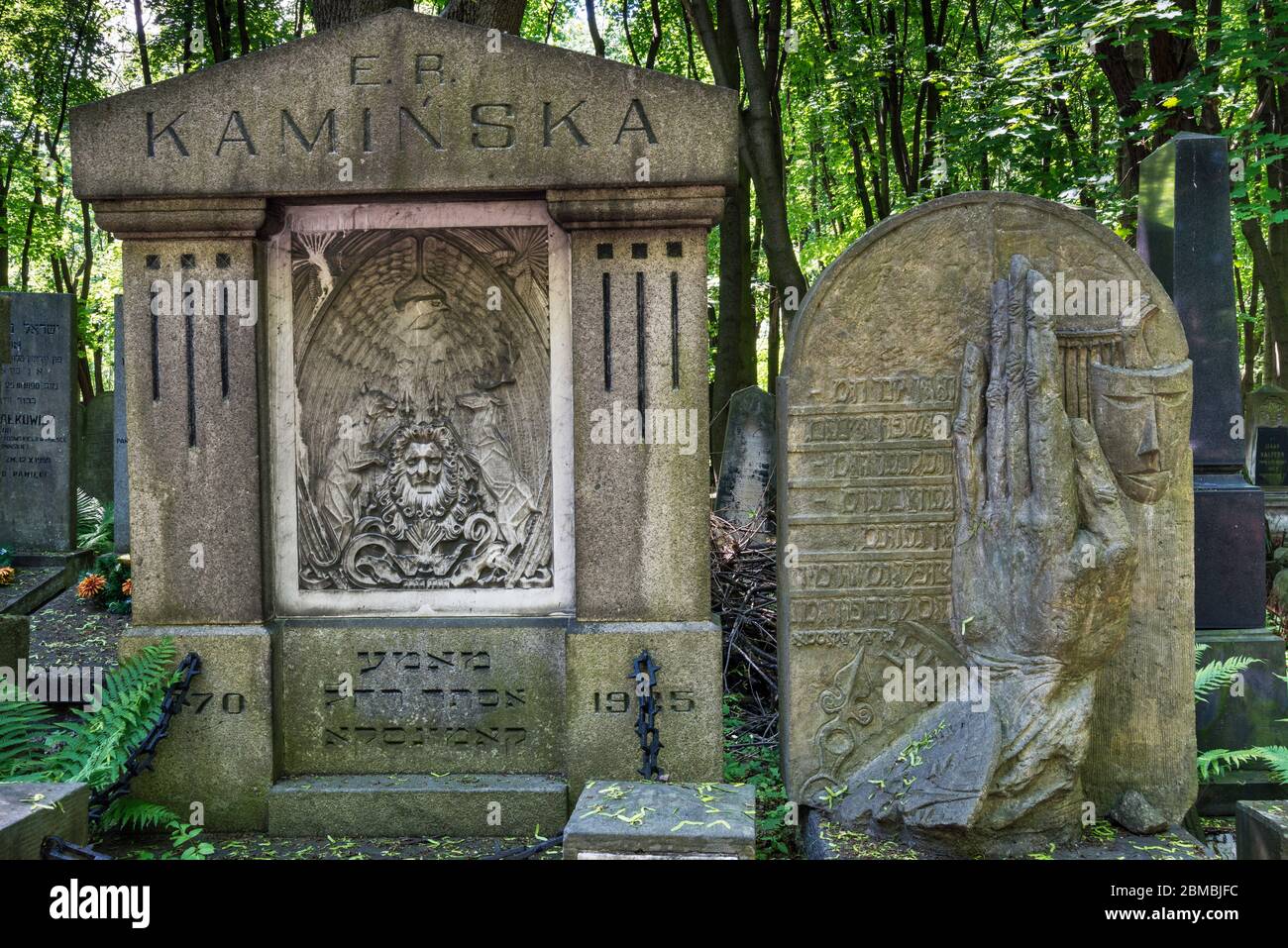 Pierres tombales au cimetière juif de Varsovie, Pologne Banque D'Images