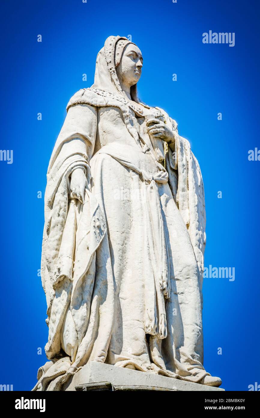 Mechelen, Belgique: Statue de Margaret d'Autriche, duchesse de Savoie dans la Grote Markt (place principale) avec effet de vignettage Banque D'Images