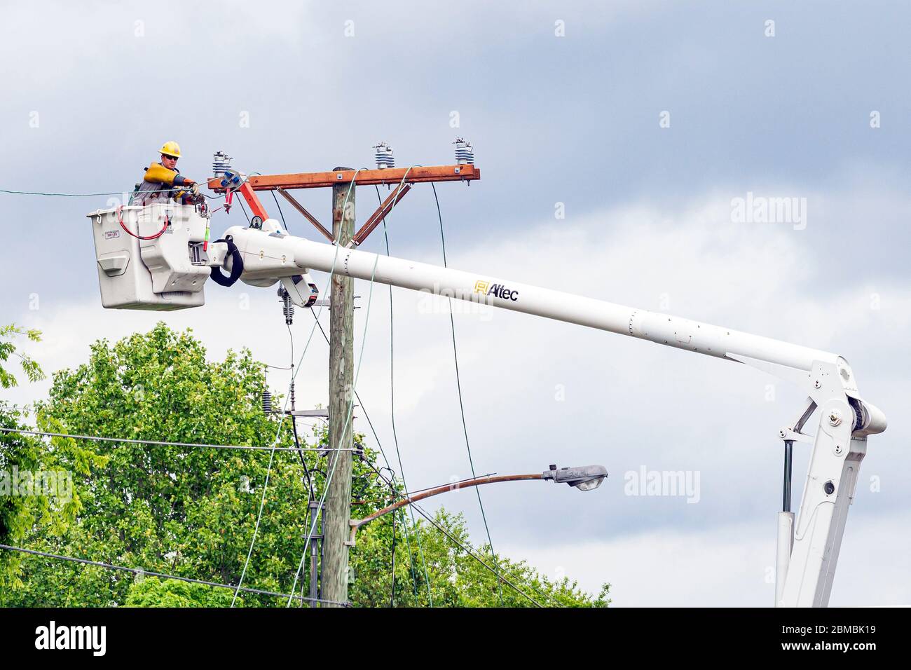 La tempête destructrice, un derecho, souffle à travers le grand Nashville, laissant la région avec plus de 130,000 habitants sans électricité. Banque D'Images