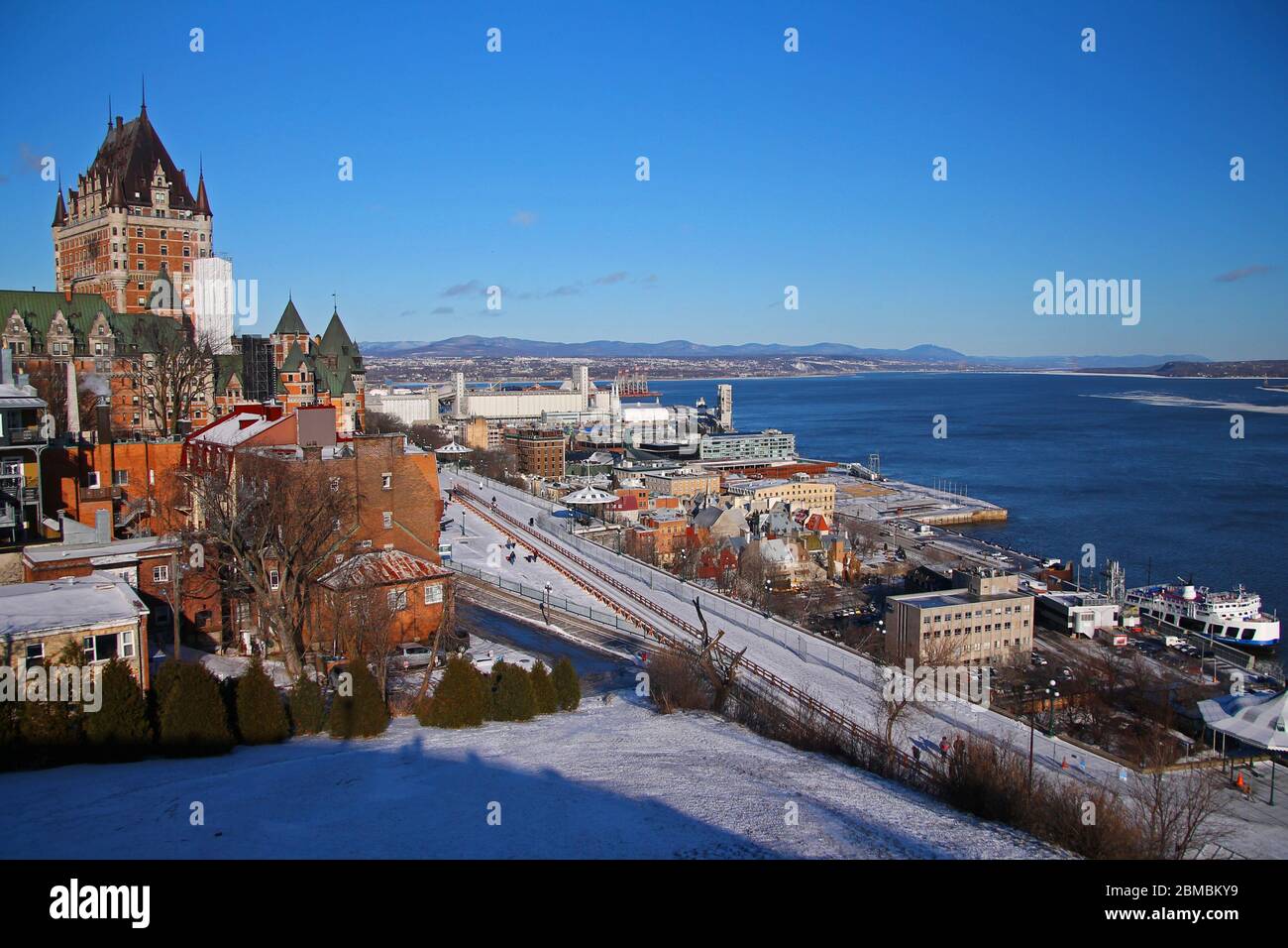 Château Frontenac et Québec sous la neige blanche au Canada Banque D'Images