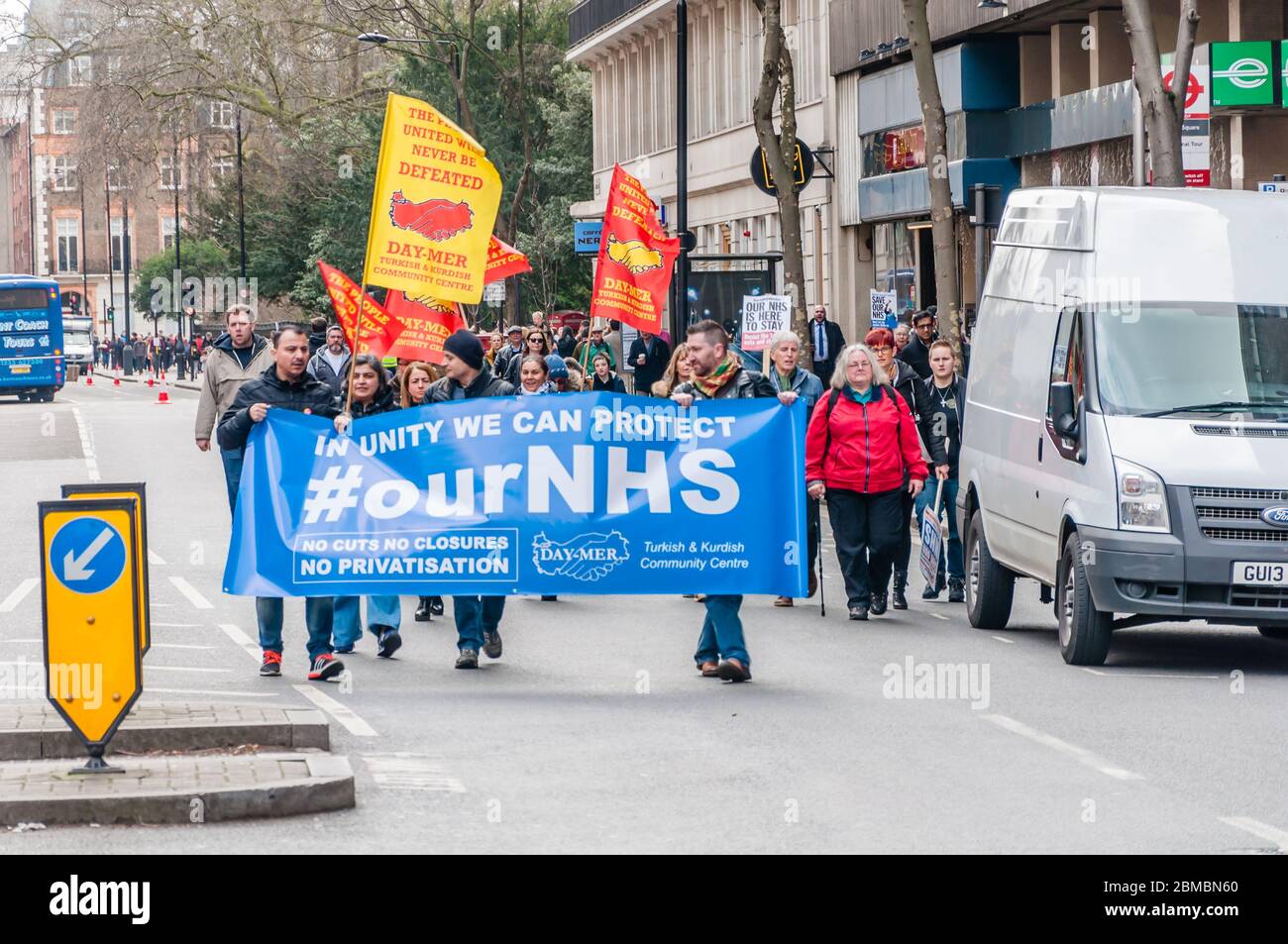 Des manifestants participent à une manifestation d'urgence du NHS « Fix it Now » demandant la fin de la crise de financement au sein du Service de santé Banque D'Images