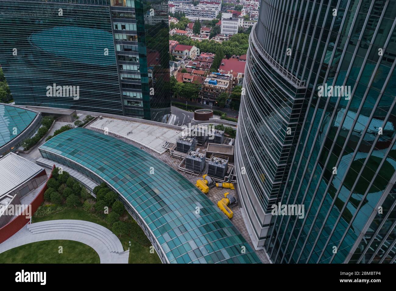 Vue aérienne de l'extérieur du bâtiment moderne à Shanghai Banque D'Images