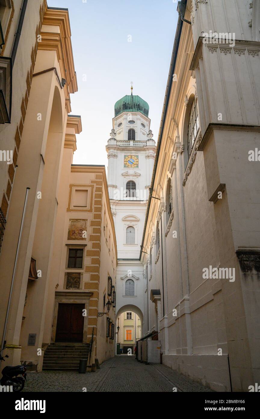 Dôme d'oignon de la cathédrale baroque Saint-Étienne (église catholique) à Passau, Allemagne Banque D'Images