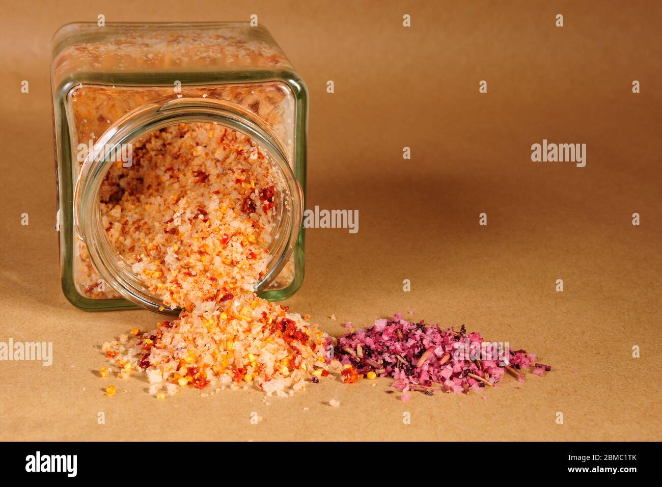sel aromatisé dans un récipient en verre Banque D'Images
