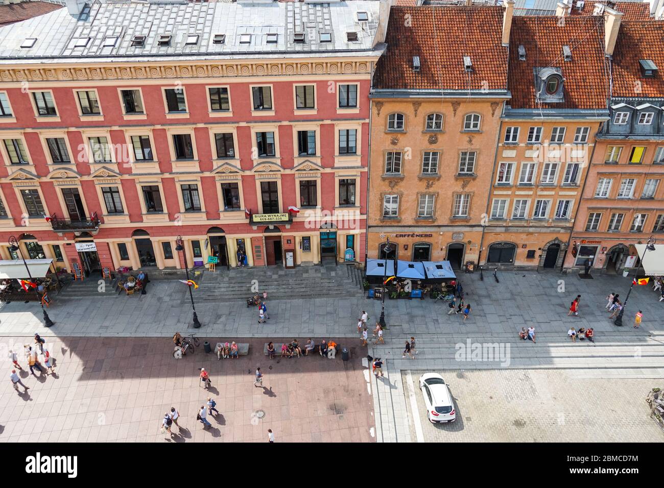 Les maisons en rangée sur rue Krakowskie Przedmiescie vu de la tour de l'église de Sainte Anne, Varsovie Pologne Banque D'Images