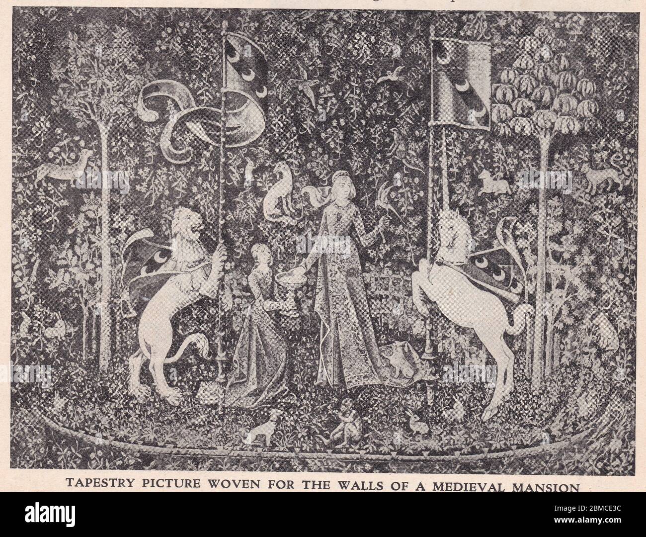 Photo de tapisserie du XVe siècle tissée pour les murs d'une demeure médiévale représentant les cinq sens au Musée Cluny de Paris. Banque D'Images