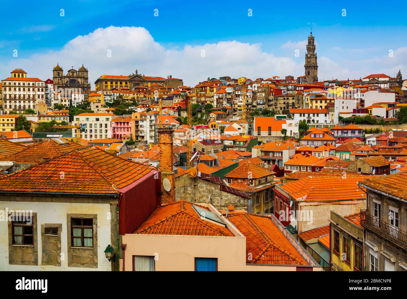 Beau panorama des bâtiments historiques de la vieille ville de Porto, Portugal Banque D'Images