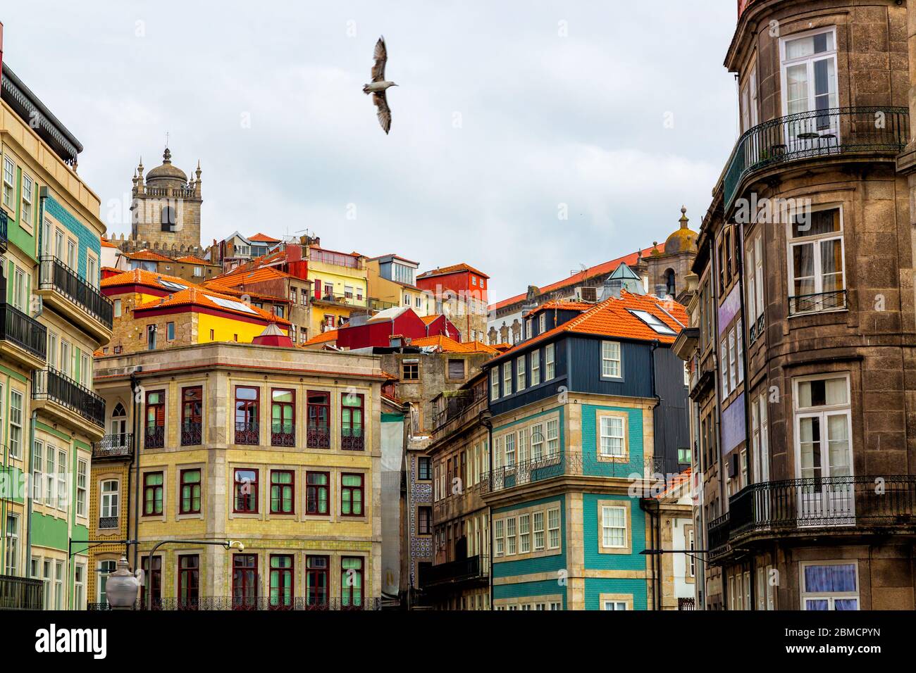 Bâtiments de la vieille ville dans le quartier de Vitoria à Porto, Portugal Banque D'Images