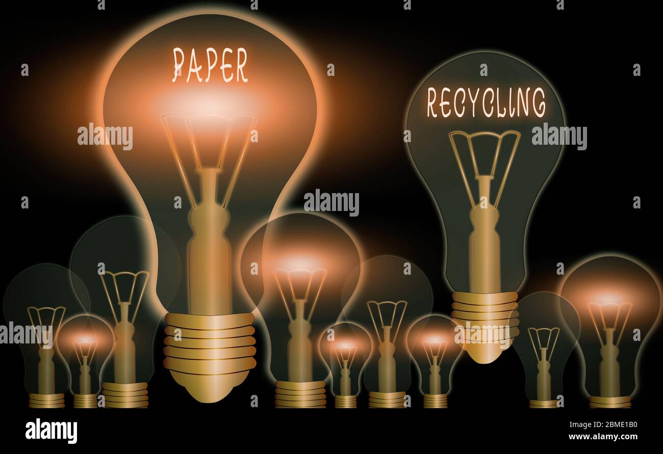 Écriture manuelle conceptuelle montrant le recyclage du papier. Concept signifiant utiliser les déchets de manière nouvelle en les recyclant Banque D'Images