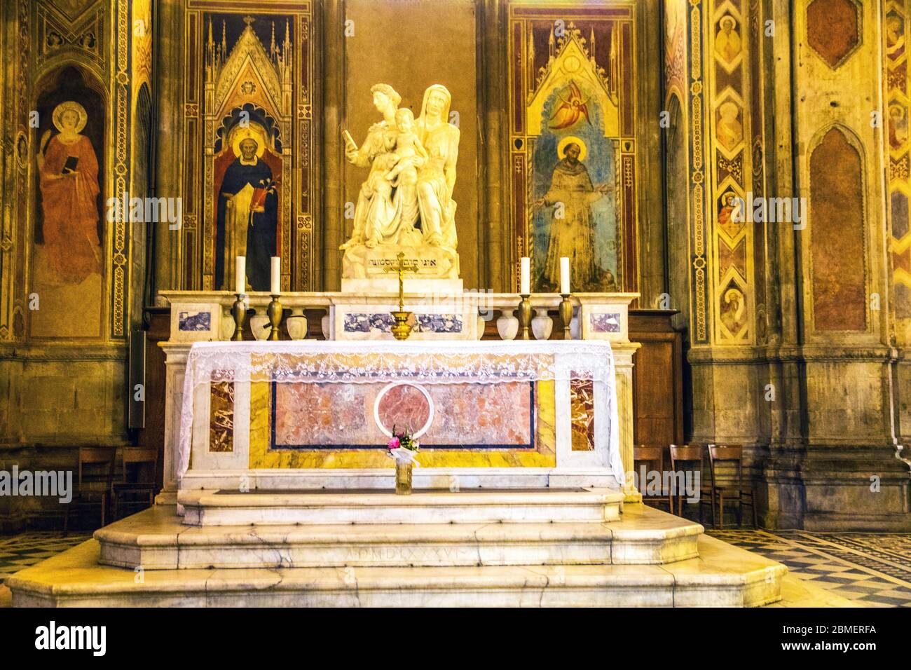 L'autel Sainte-Anne est situé dans l'église et le musée Orsanmichele de Florence en Italie Banque D'Images