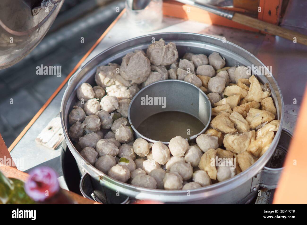 bakso gros plan. distributeur de meatball de rue indonésien Banque D'Images