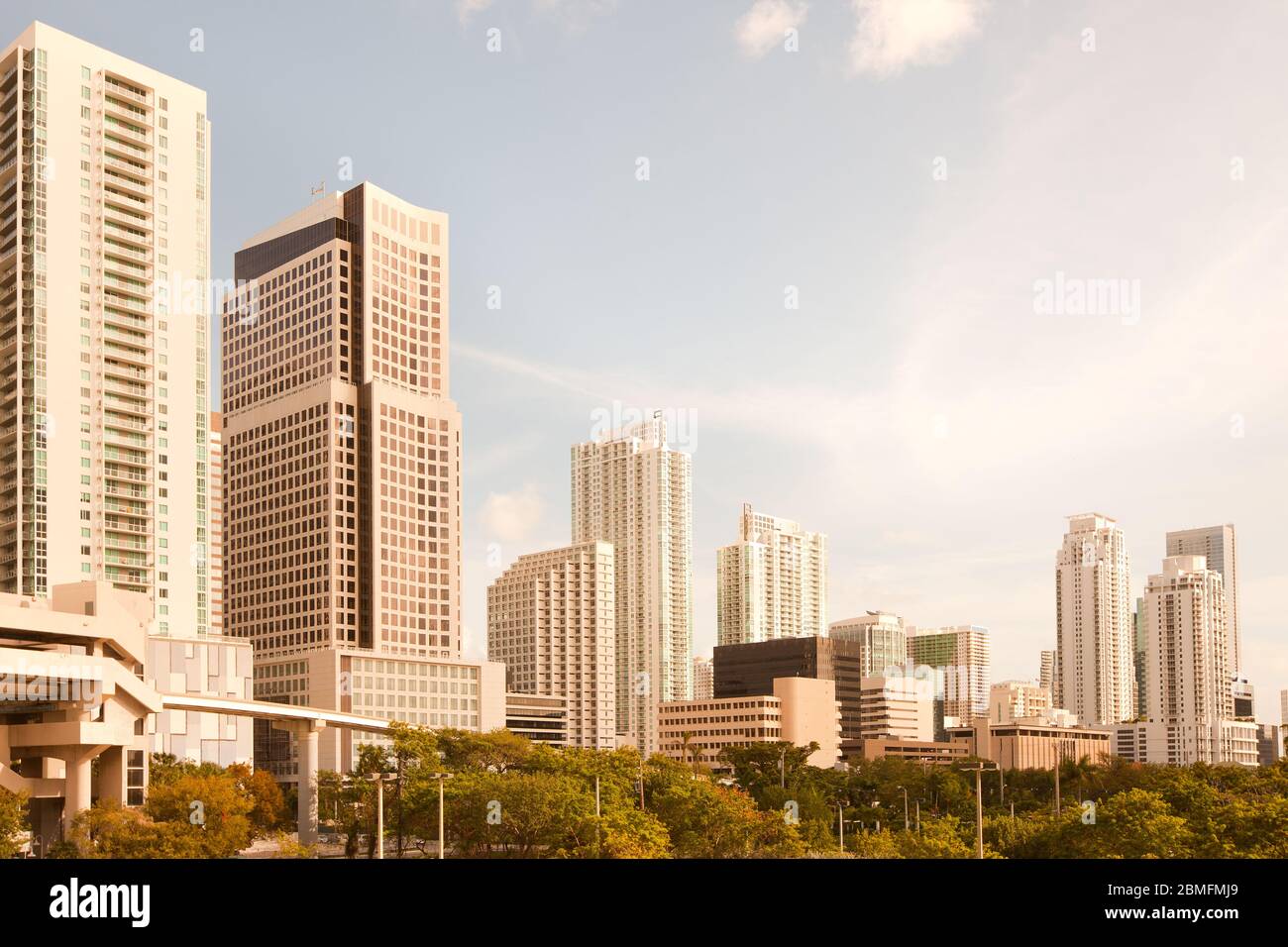 Horizon des immeubles à appartements au centre-ville, Miami, Floride, États-Unis Banque D'Images