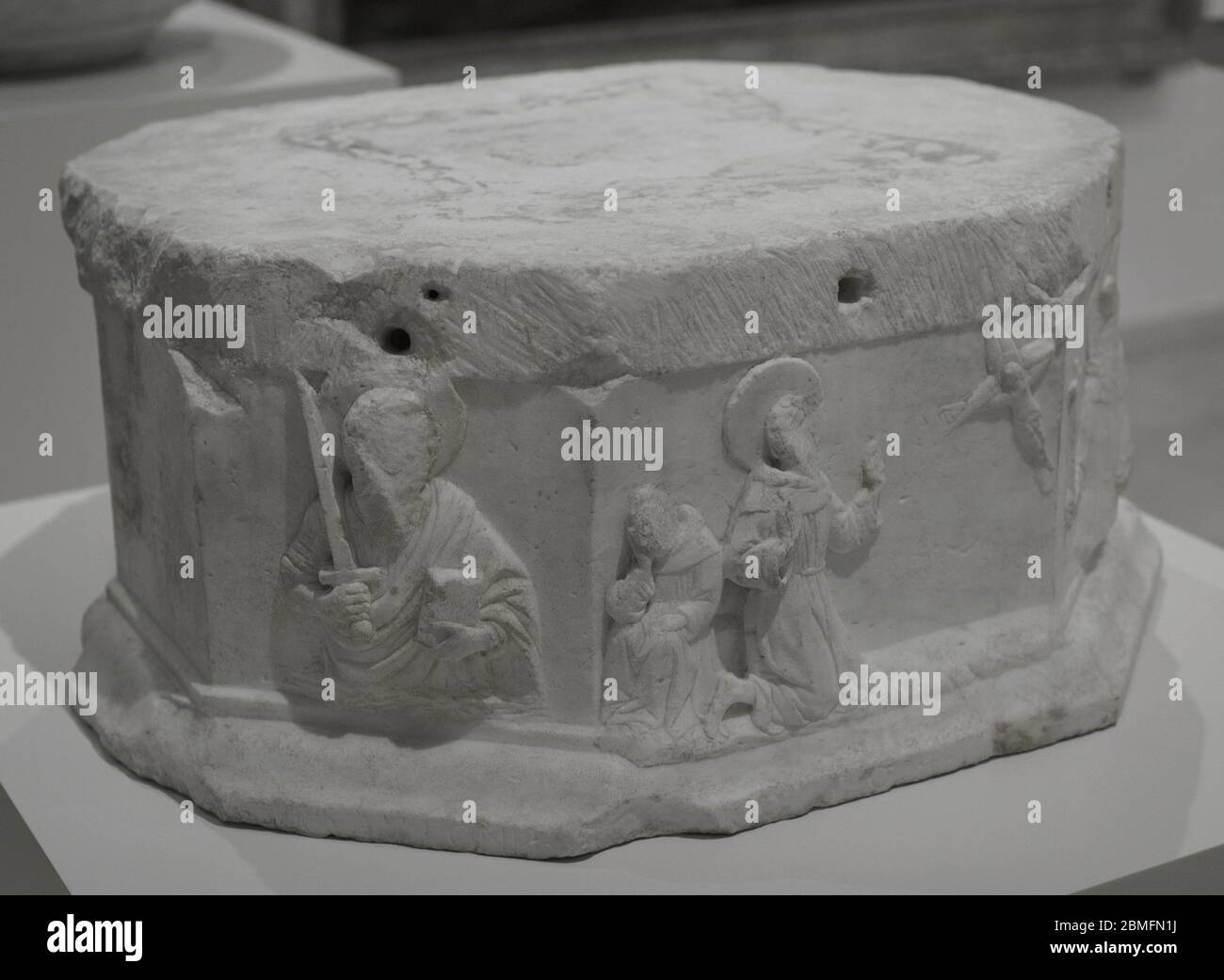 Attribué à Antonello Gagini (1478-1536). Sculpteur italien. Piédestal avec reliefs représentant Saint Paul et Saint François. Marbre. Musée national des Beaux-Arts. Valletta. Malte. Banque D'Images