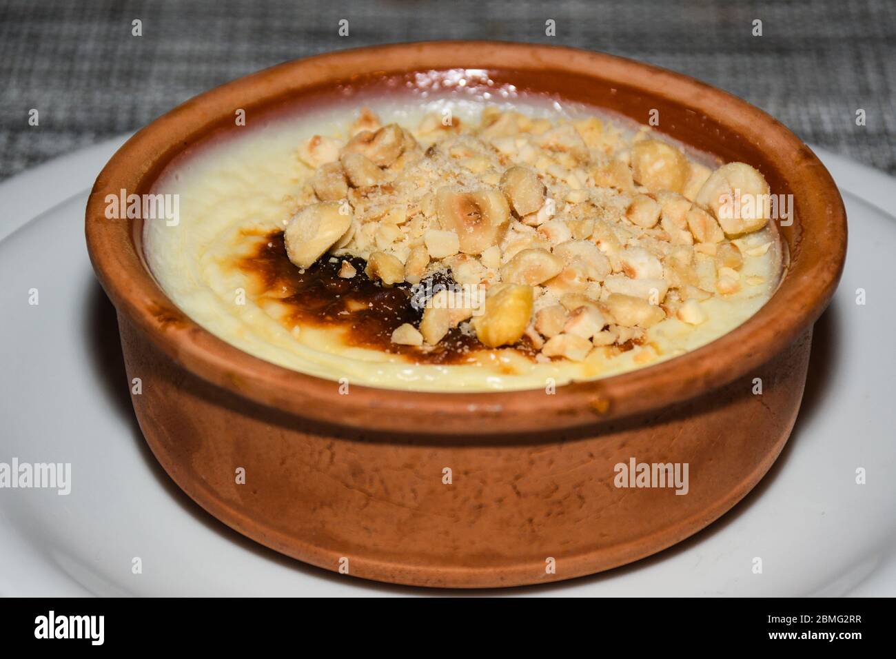 Fırın Sütlaç, riz cuit à la turque. Le riz au lait est un plat à base de  riz mélangé à de l'eau ou du lait et à d'autres ingrédients tels que la