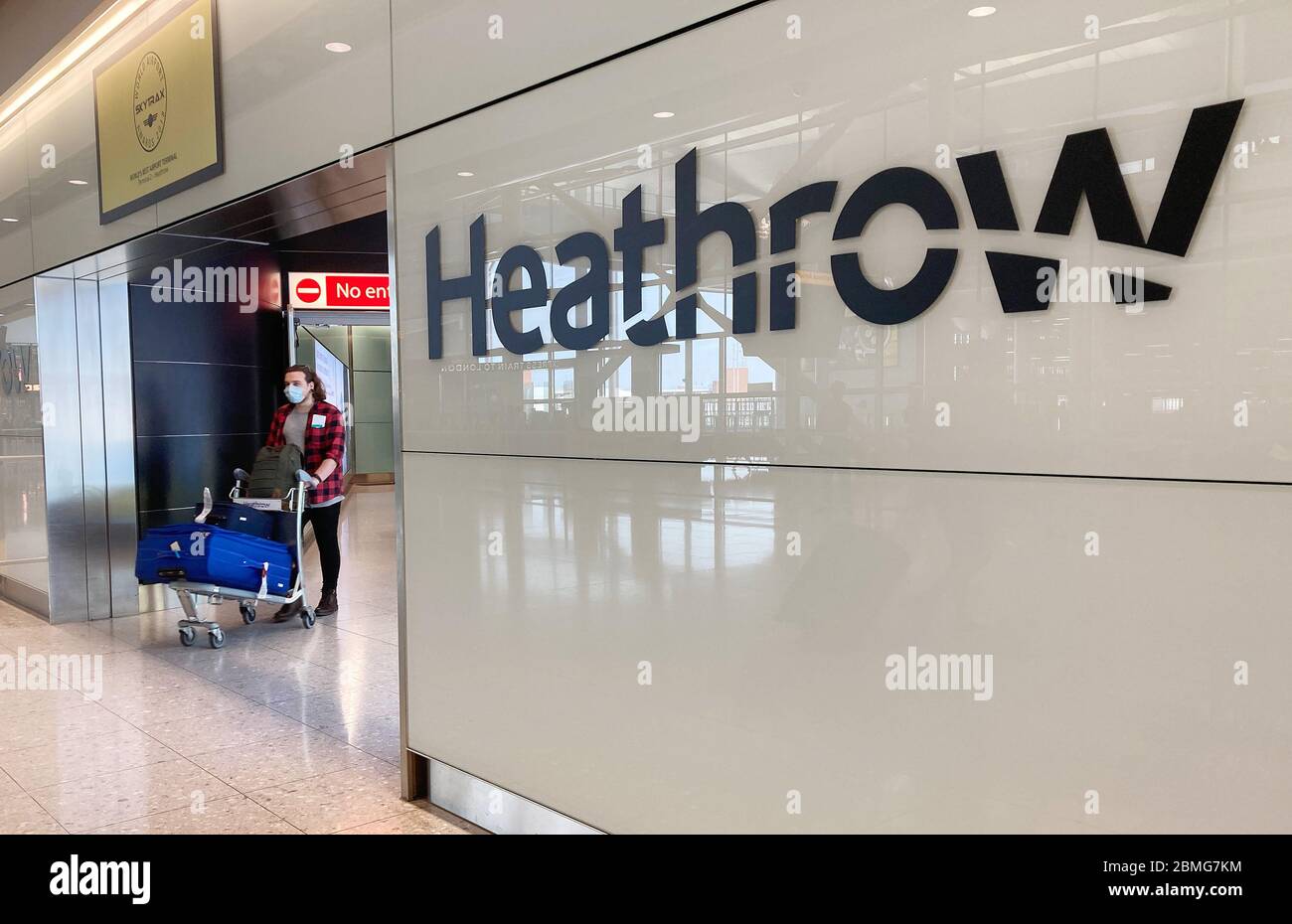 Personnes dans le terminal 2 arrivées à Londres Heathrow, Karen Dee, directrice générale de l'Association des exploitants d'aéroports (AOA), a déclaré qu'elle n'avait pas encore reçu de détails sur une quarantaine obligatoire de 14 jours pour tous les voyageurs se rendant au Royaume-Uni. Banque D'Images