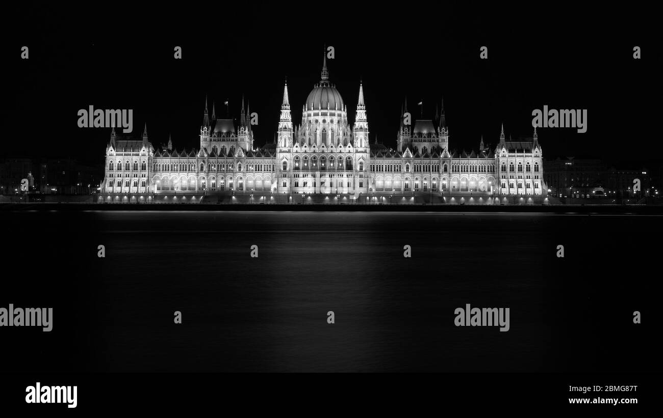 Parlement à Budapest la nuit Banque D'Images