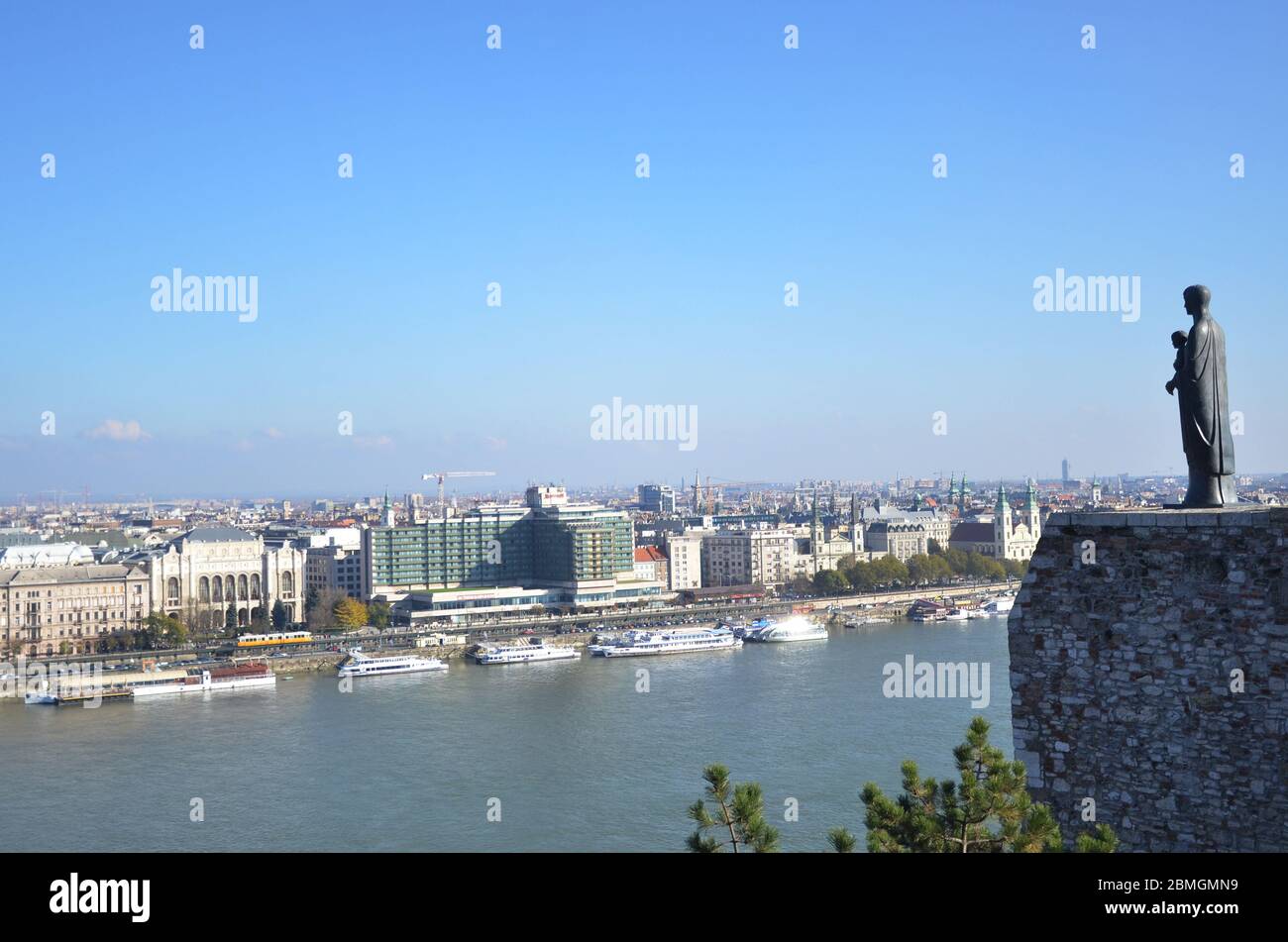 Une statue de la Vierge Marie et de Jésus au château de Buda, Budapest. Banque D'Images