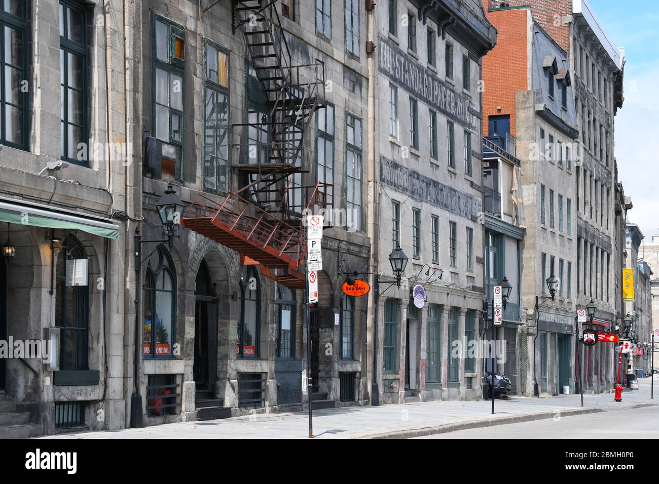 Rue commerciale déserte, pandémie Covid 19, Montréal Banque D'Images