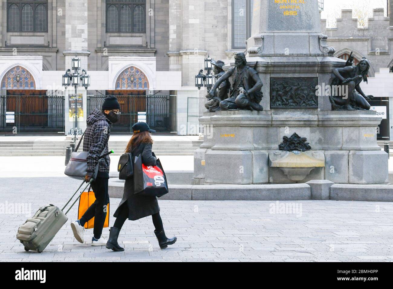 Personnes avec des masques protecteurs , Vieux Montréal, Canada, pandémie Covid 19 Banque D'Images