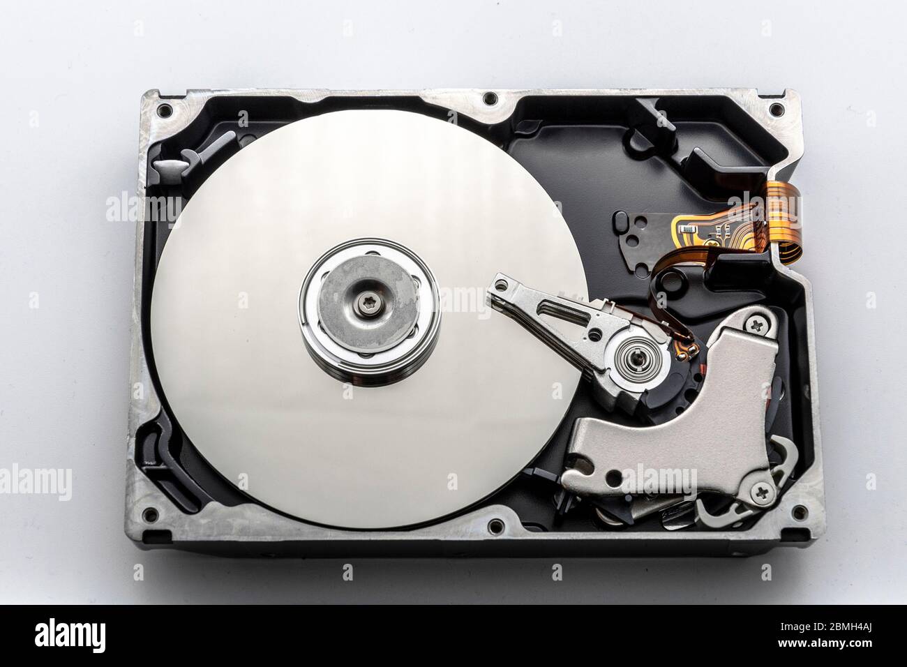 Gros plan du disque dur mécanique démonté Photo Stock - Alamy