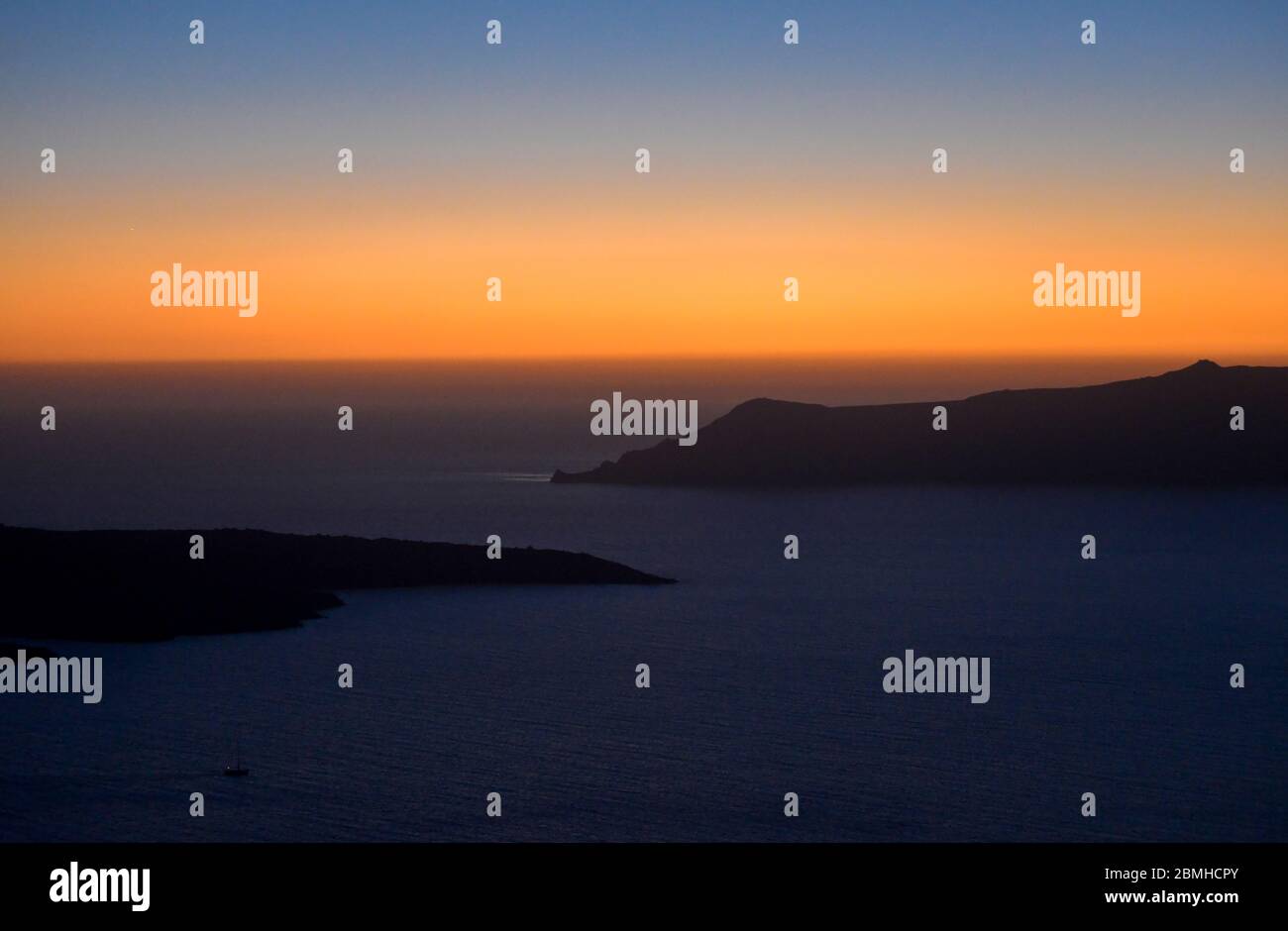 Coucher de soleil sur la caldeira de Santorin. Vue de Fira. Grèce Banque D'Images