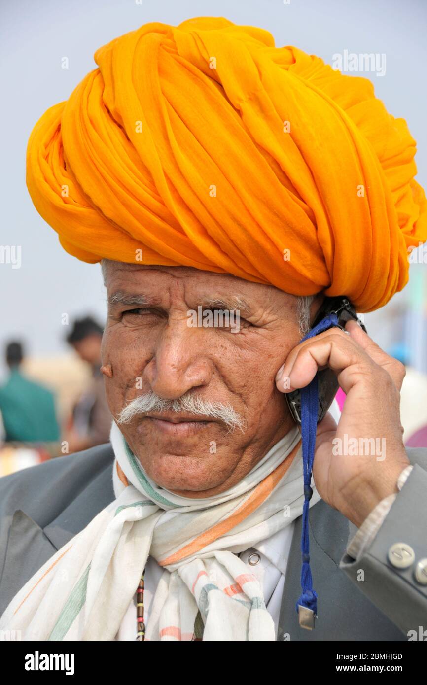 Homme âgé pèlerin au Ganga Sagar Mela, Sagar Island, West Bengal, India Banque D'Images