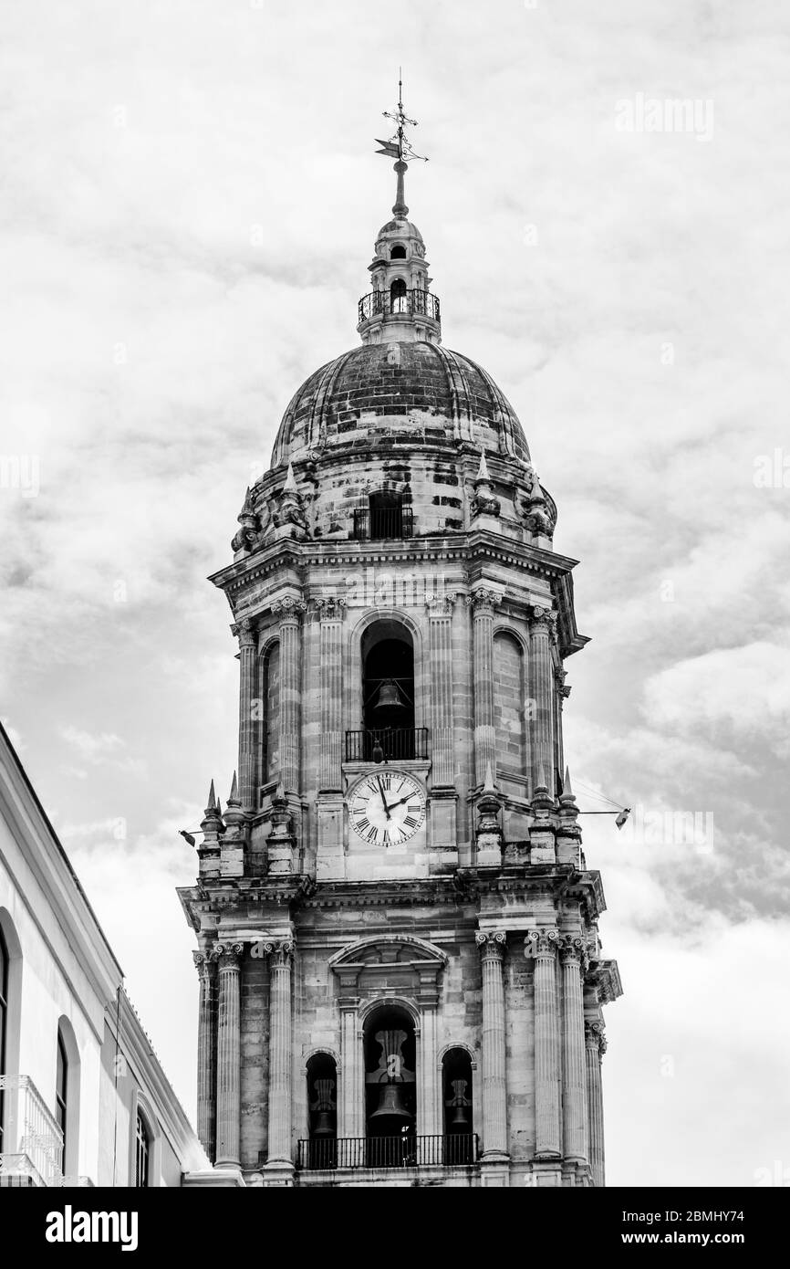 Malaga, Espagne : Tour de la Cathédrale de Malaga en noir et blanc Banque D'Images