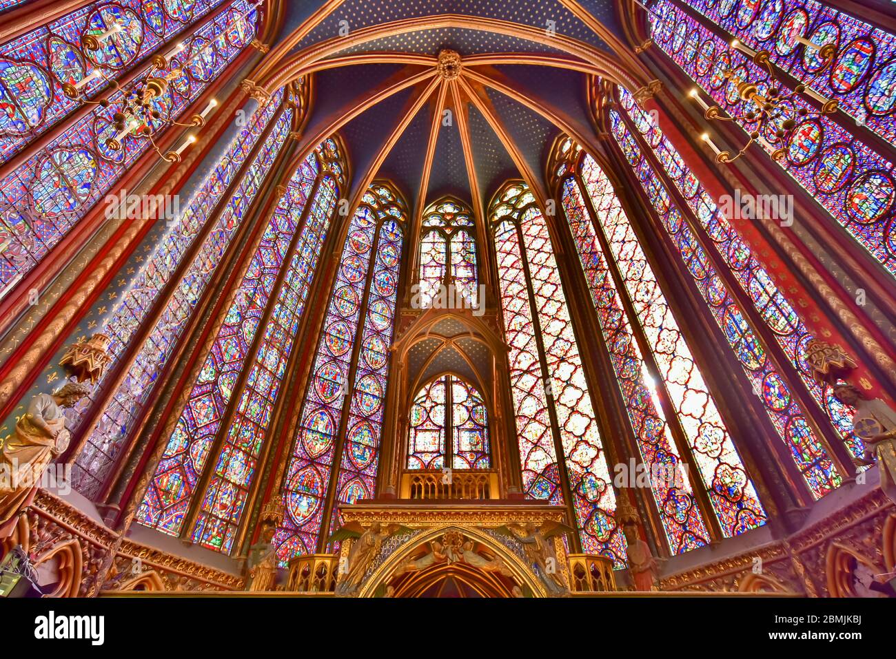 Vitraux de la haute Chapelle de Sainte-Chapelle à Paris, France Banque D'Images