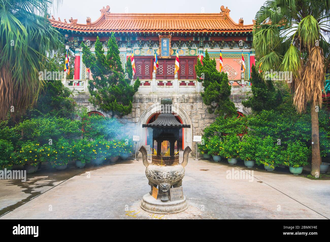 Brûleur à Encens au po Lin Monastery à Ngong Ping sur l'île de Lantau, Hong Kong Banque D'Images