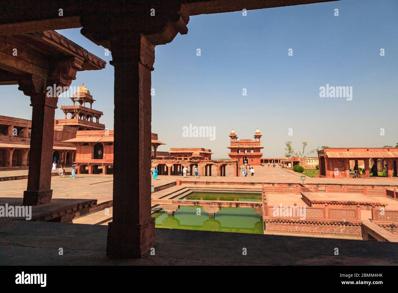 Le Panch Mahal 'Five Level Palace', Anoop Talab et la cour à Fatehpur Sikri dans l'Uttar Pradesh, Inde Banque D'Images