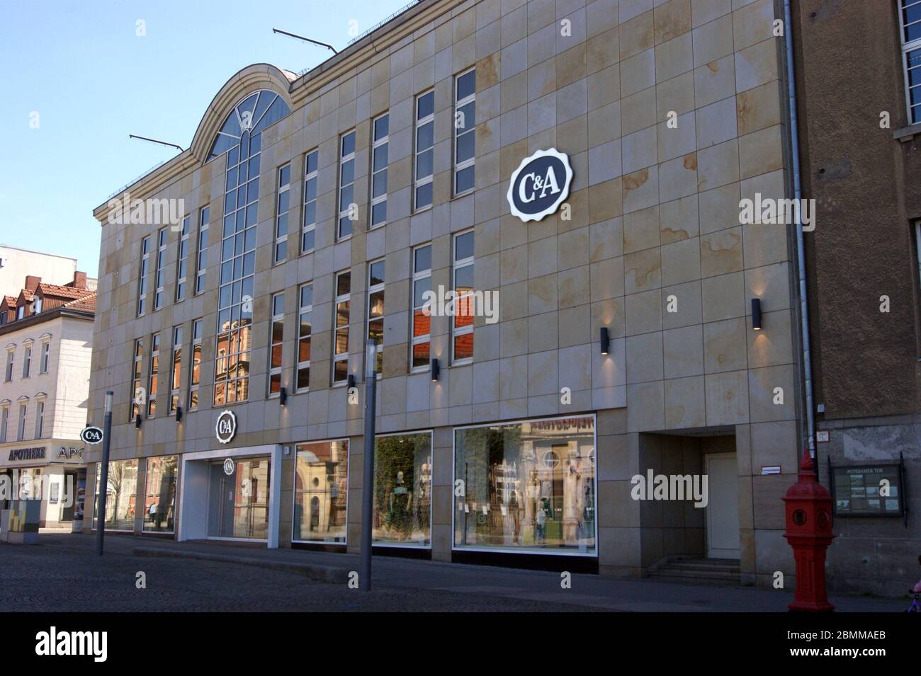 Filiale der Modehauskette C&A in der Carl-Schurz-Straße à Berlin-Spandau. Banque D'Images