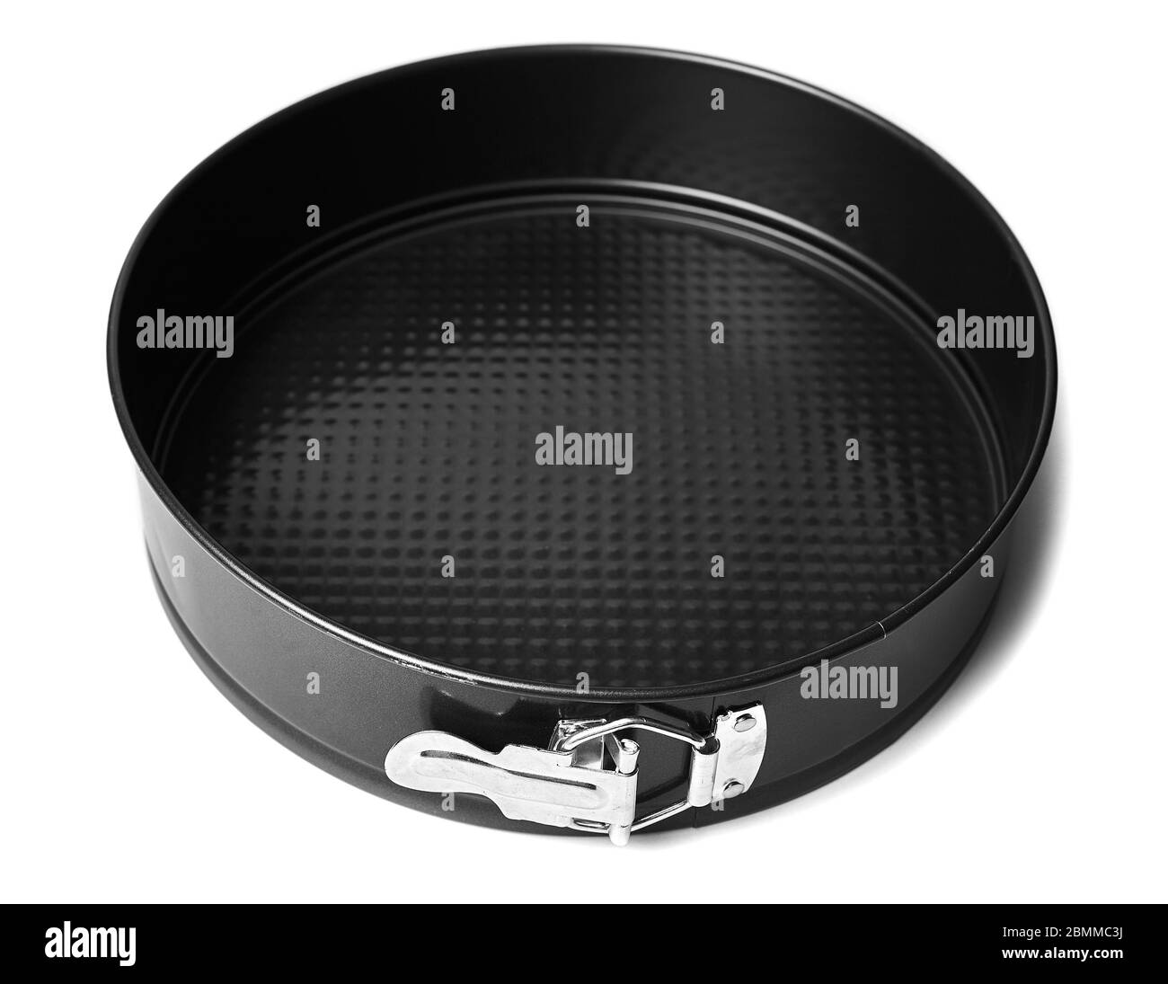 Plat à pâtisserie en métal rond, isolé. Forme de cuisson avec pare-chocs amovibles. Banque D'Images
