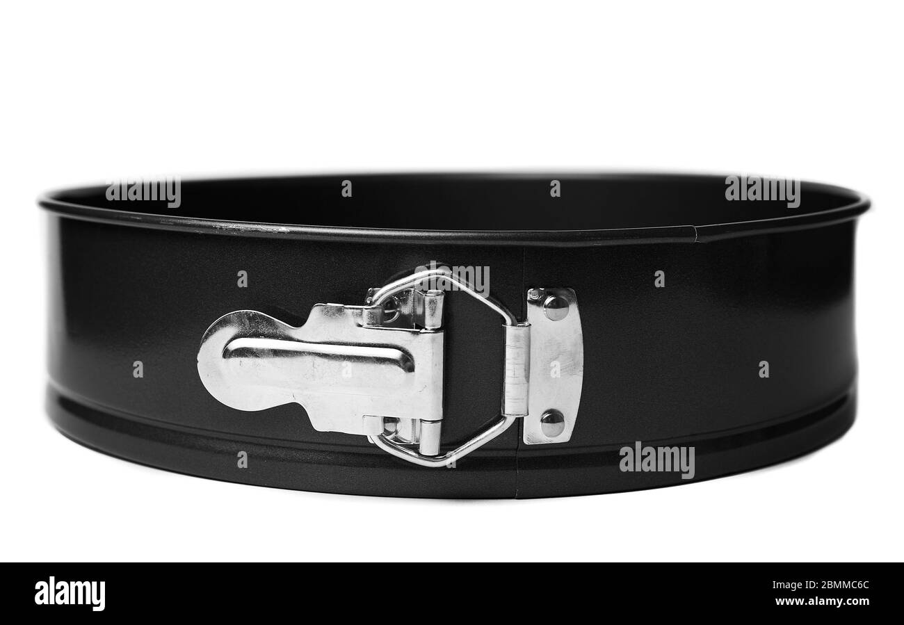 Plat à pâtisserie en métal rond, isolé. Forme de cuisson avec pare-chocs amovibles. Banque D'Images