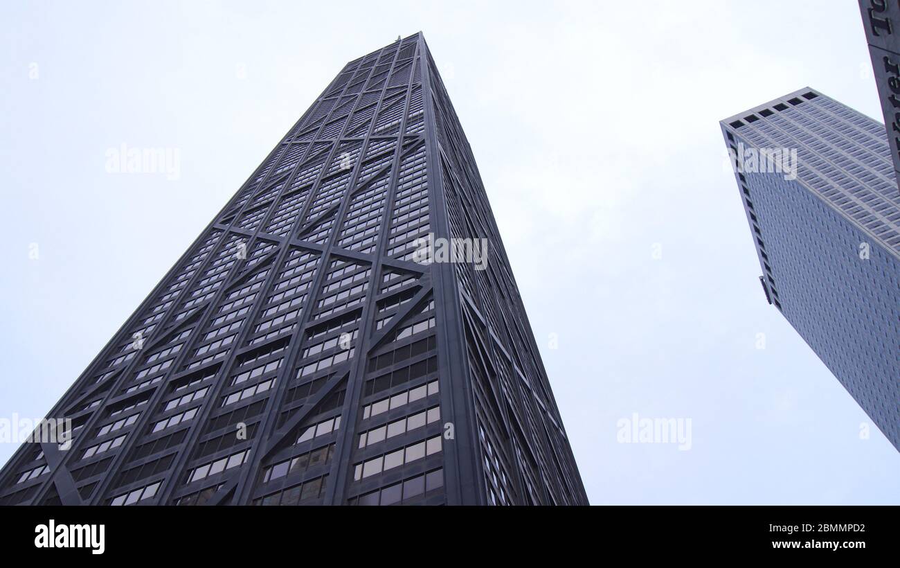 CHICAGO, ILLINOIS, ÉTATS-UNIS - 11 décembre 2015 : la façade sud du bâtiment John Hancock à Chicago Banque D'Images