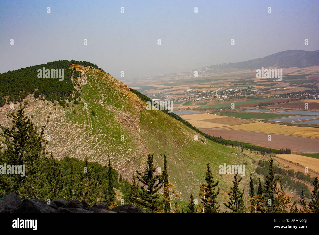 Le mont Gilboa point d'observation avec une vue sur la vallée de Jezreel Banque D'Images