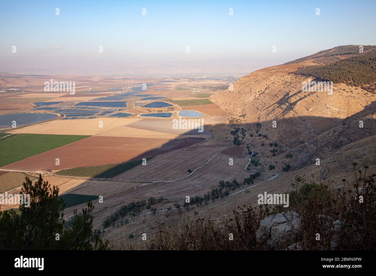 Le mont Gilboa point d'observation avec une vue sur la vallée de Jezreel Banque D'Images