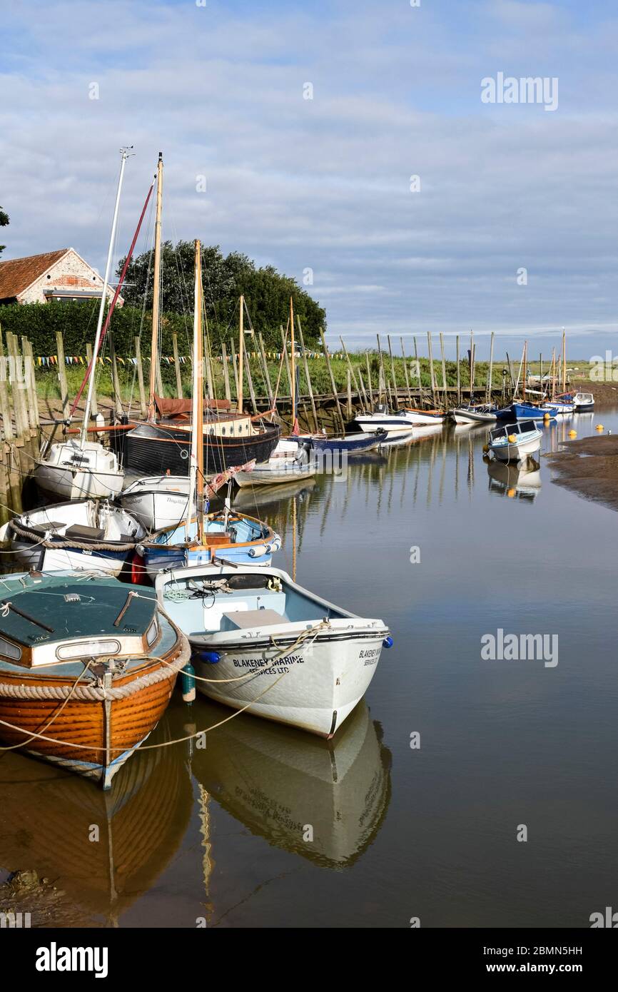Bateaux amarrés à Blakeney, Norfolk Banque D'Images