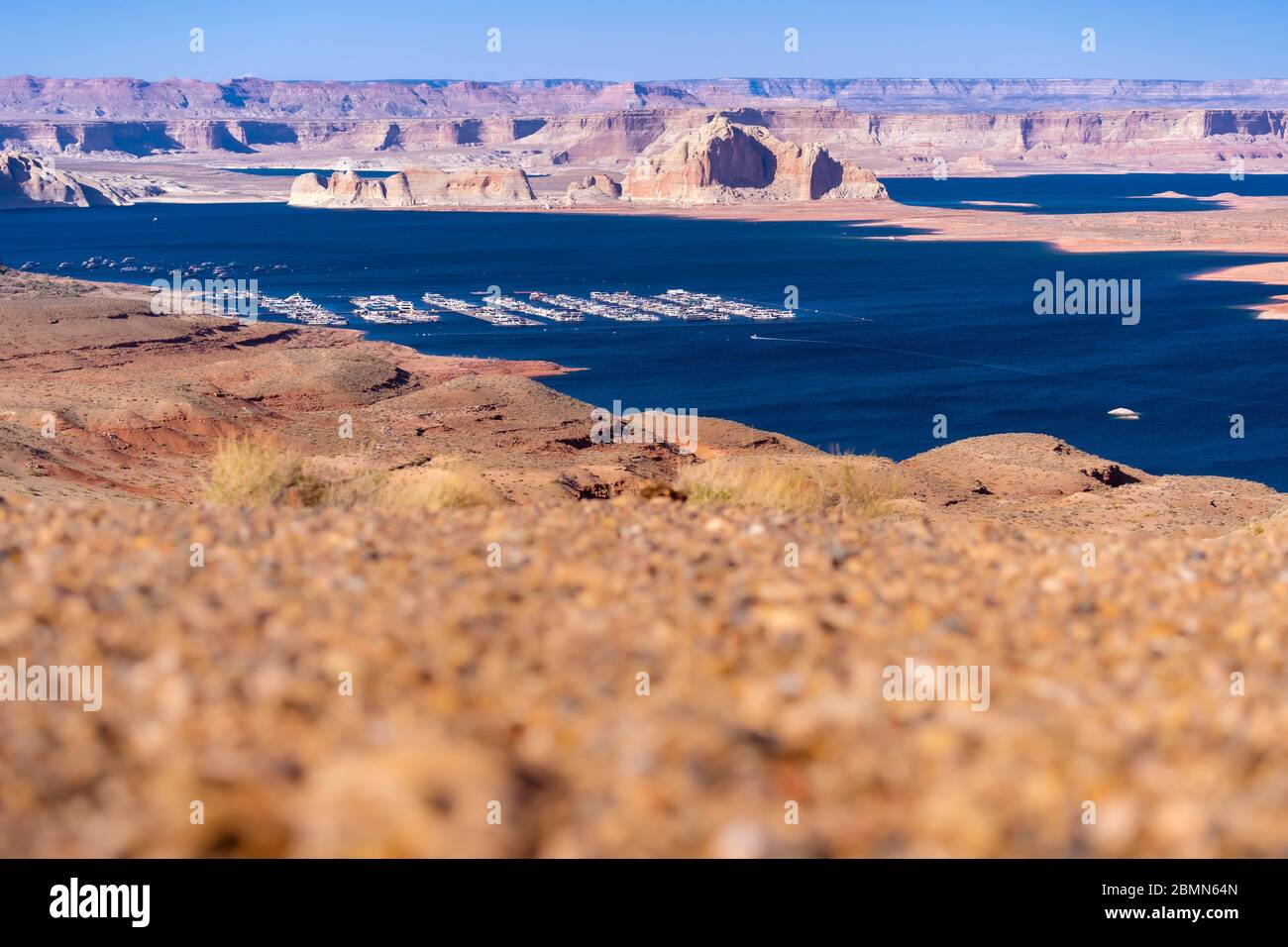 Lac Powell dans le désert Paysage et yacht Marinas centre récréatif à Page City Arizona, États-Unis. États-Unis Landmark ressources en eau environnementale re Banque D'Images